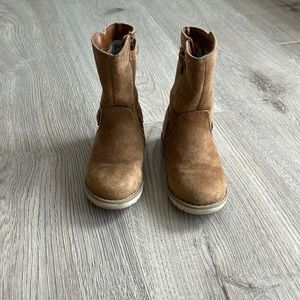 Size 7 boots. Toddler girl